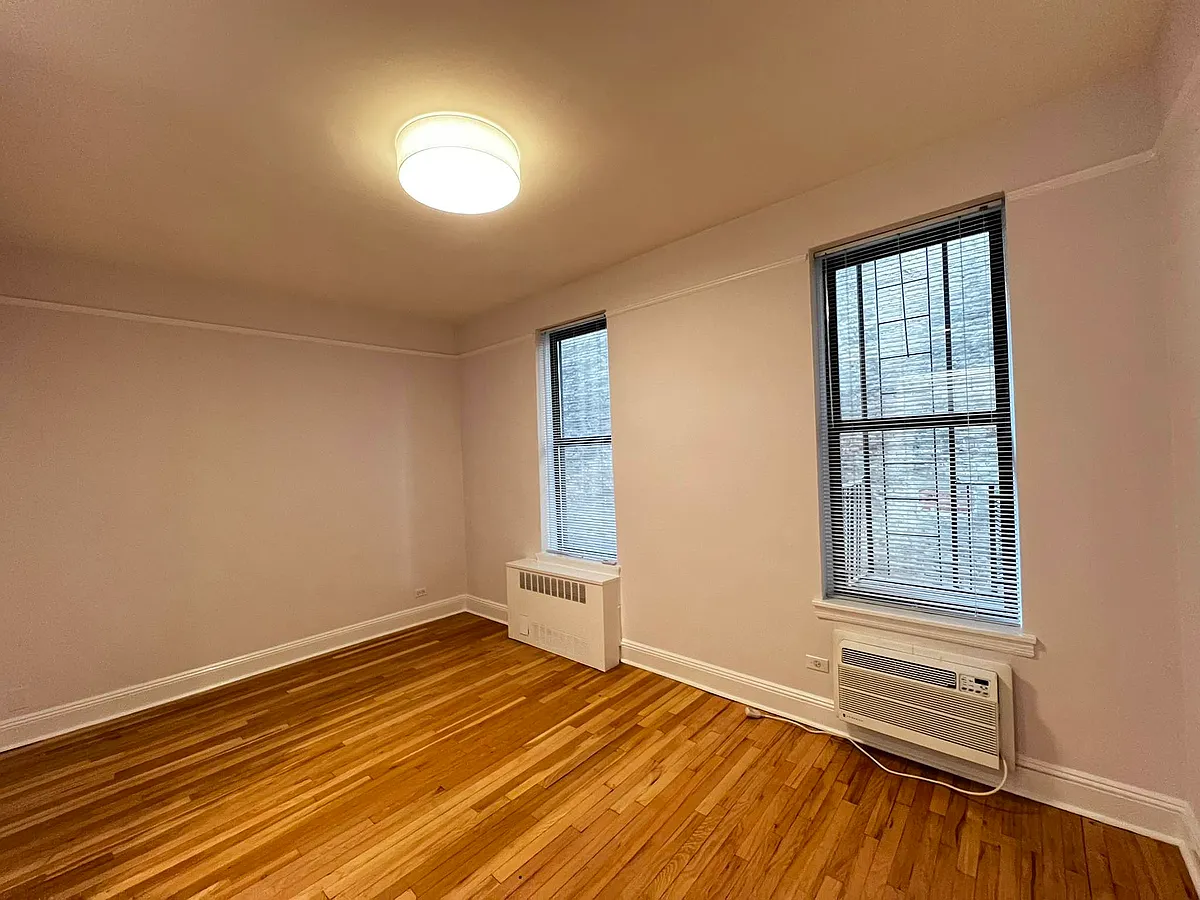 Building Photo - 370 E 69th St #2R