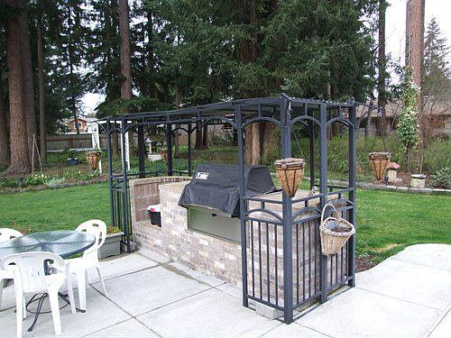 Built In B-B-Q
