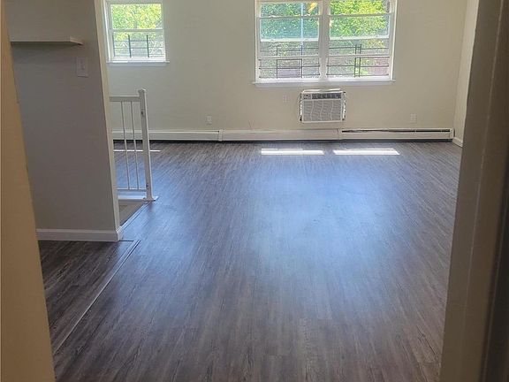 4th image of 10723 160th St