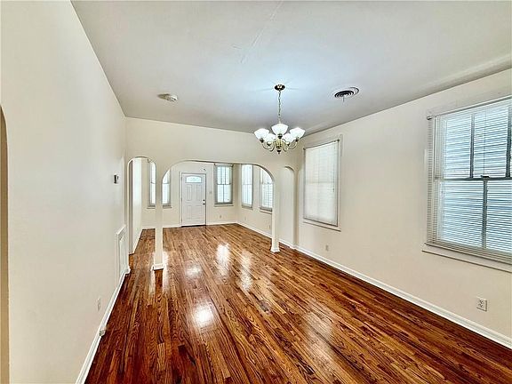 4th image of 2433 Jonquil St