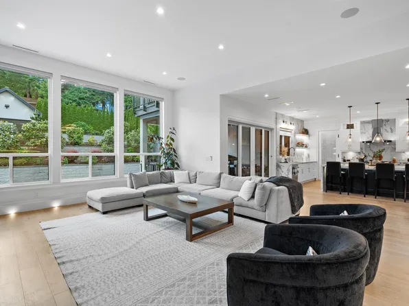 9075 164th St, Surrey, BC V4N 2Z9