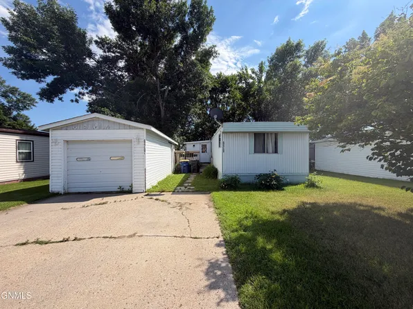929 Western Park Vlg, Jamestown, ND 58401