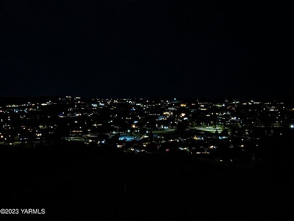 2nd image of 606 Vista Del Sol