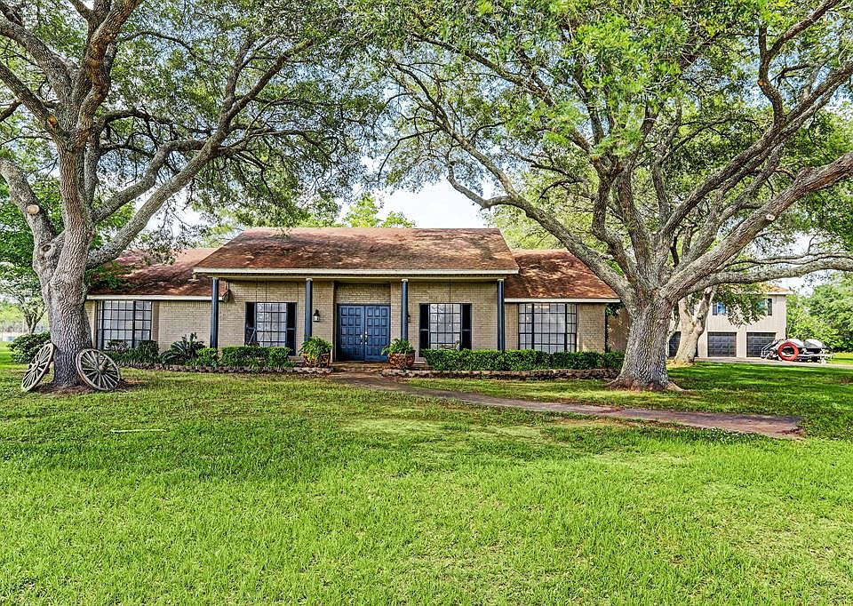 Imagine relaxing weekends in this 18 acre country estate.