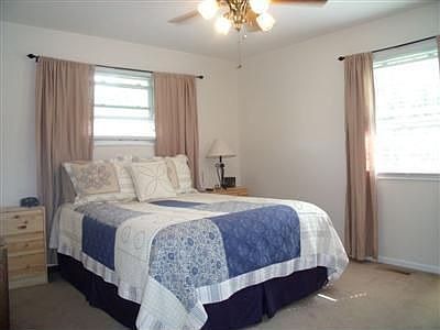 5th image of 563 Robindale Dr