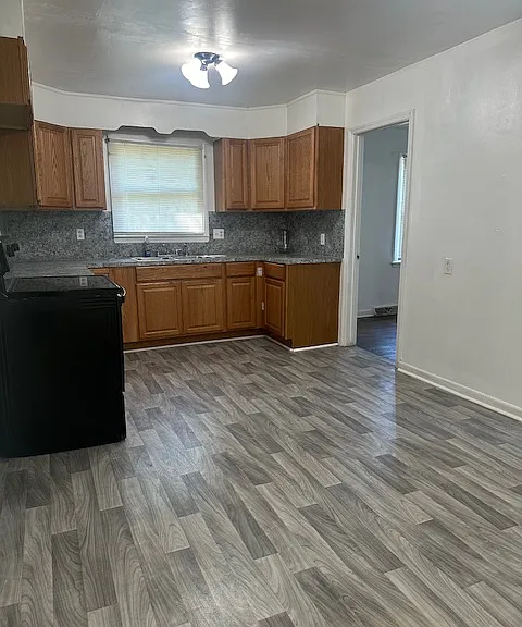 503 W Richland St — Photo 2
