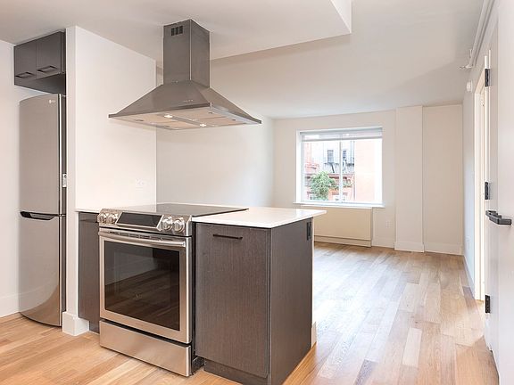 3rd image of 101 E 10th St APT 6E