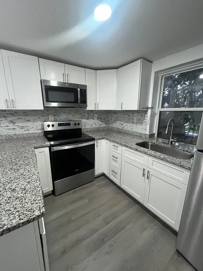 805 N Eustis St - B — Photo 2