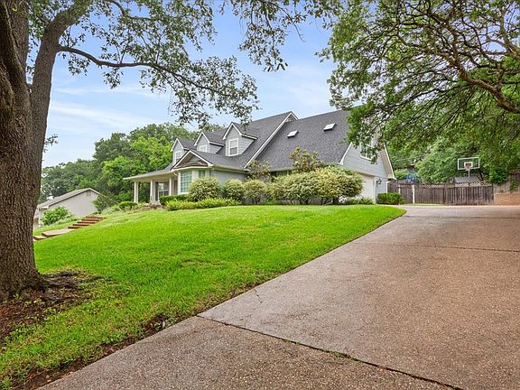 2nd image of 402 Shadow Mountain Dr
