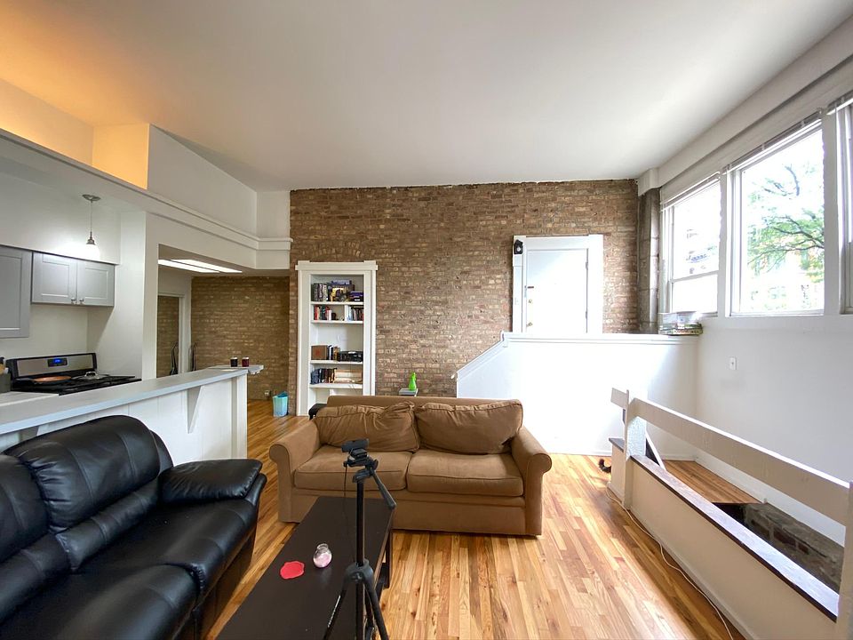 1st image of 922-24 W Webster Ave #1