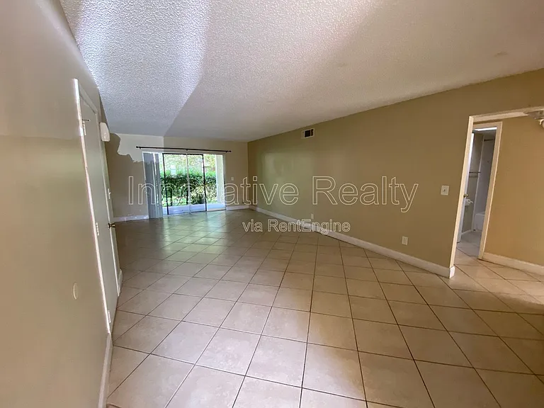623 E San Sebastian Ct — Photo 2