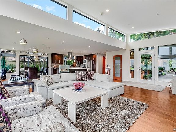 Casual elegance plays with open concept