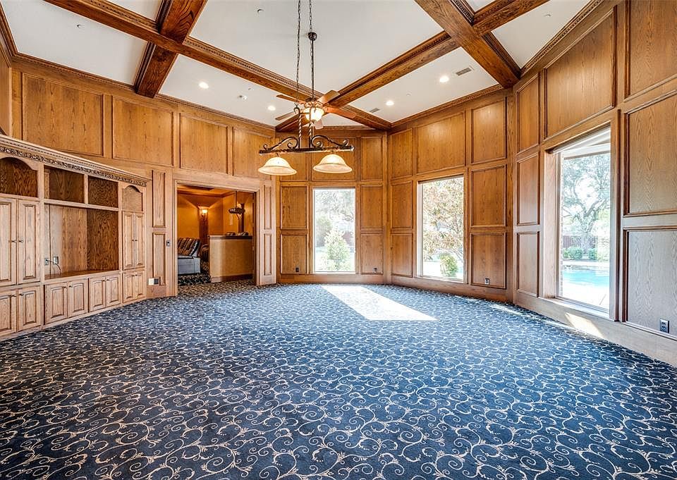 1st image of 5809 N Woodcreek Cir