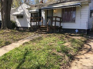 2326 Santa Barbara Dr, Flint, MI 48504