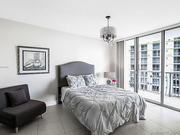 5th image of 1750 N Bayshore Dr APT 2103