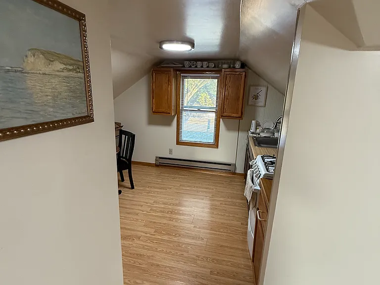 160 Woodside Ave NE #3 — Photo 5