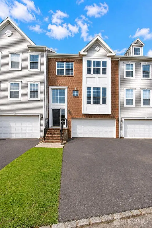 4 bed, 4.0 bath, 2152 sqft, $3,799 — Photo 2