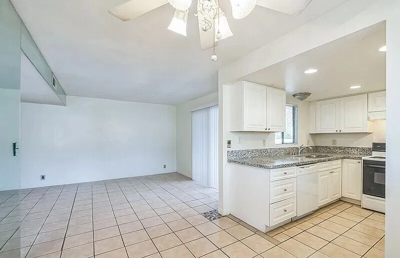2 bed, 2.0 bath, 979 sqft, $1,738 — Photo 4