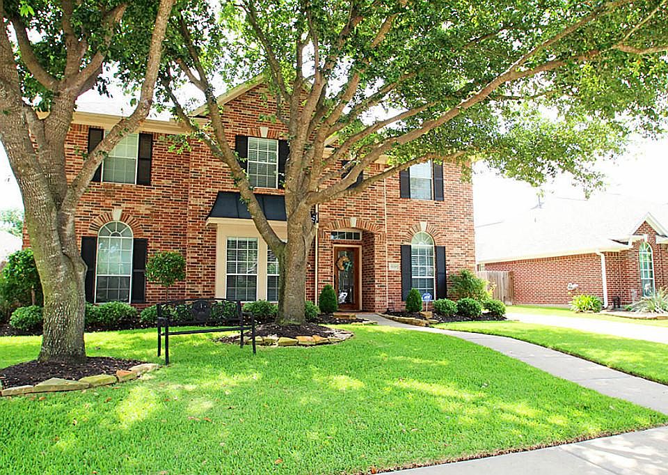 Located on cul-de-sac street.