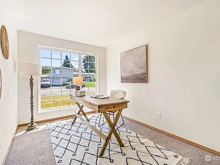 Bedroom / Home Office
