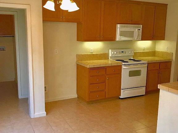 5th image of 2508 Rose Hill Ln