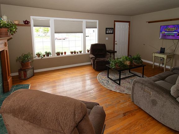 5th image of 1218 E Empire Ave