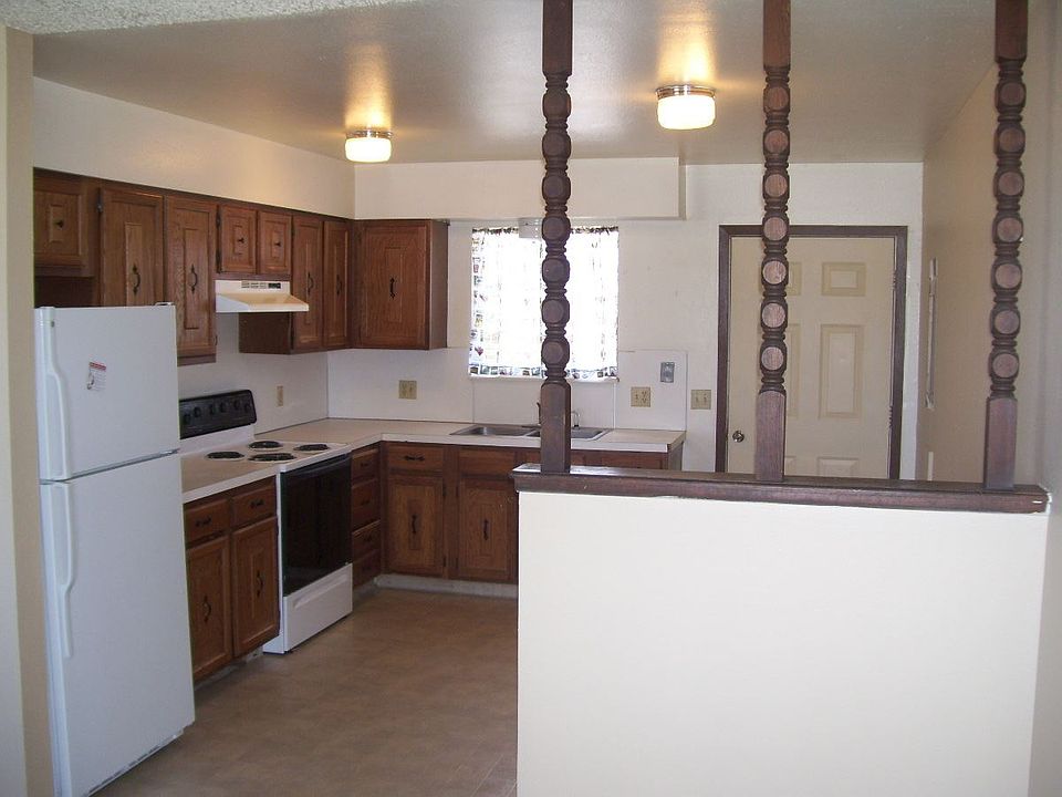2nd image of 244 Applewood St