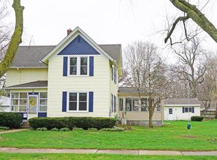 30 S Maple St, Oconomowoc, WI 53066