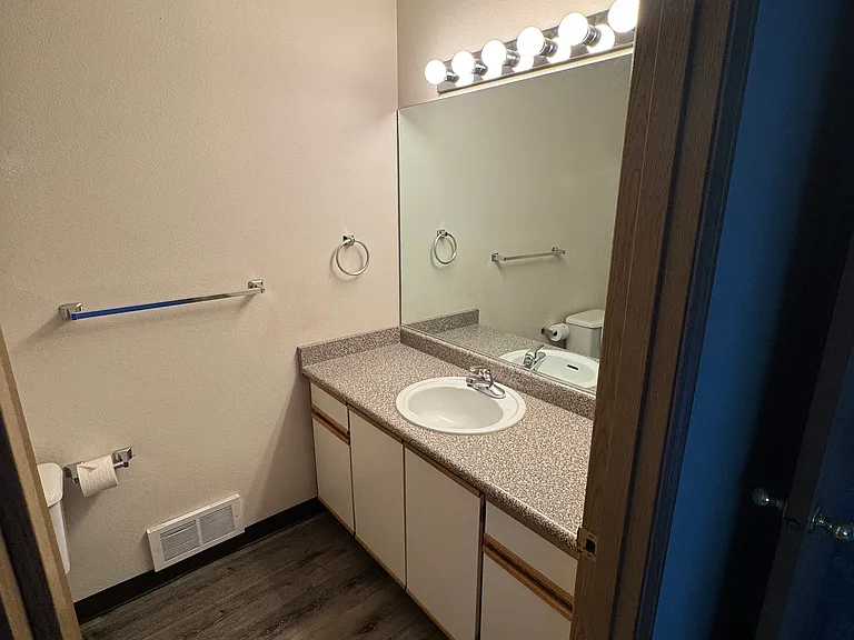 231 SE Elliott Ave #1 — Photo 3