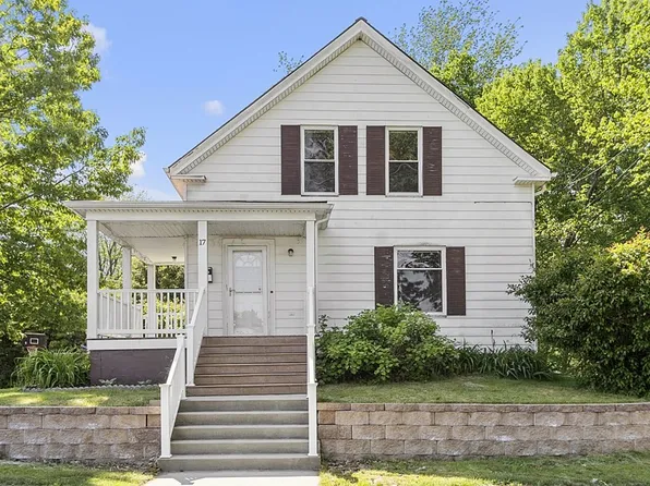 17 Foss Rd, Gardner, MA 01440