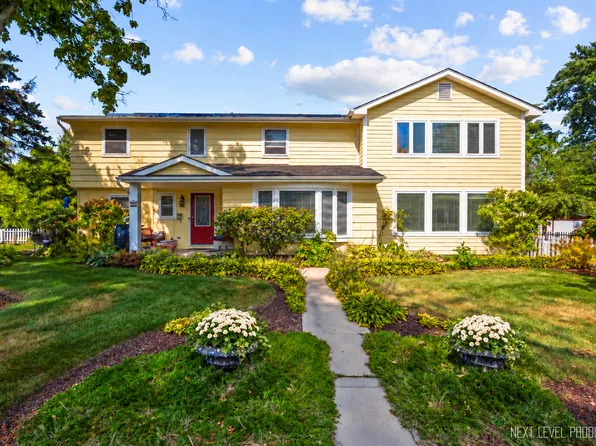 83 N Park Blvd, Glen Ellyn, IL 60137