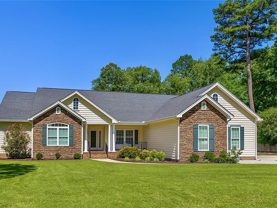 1st image of 206 Wildwood Dr