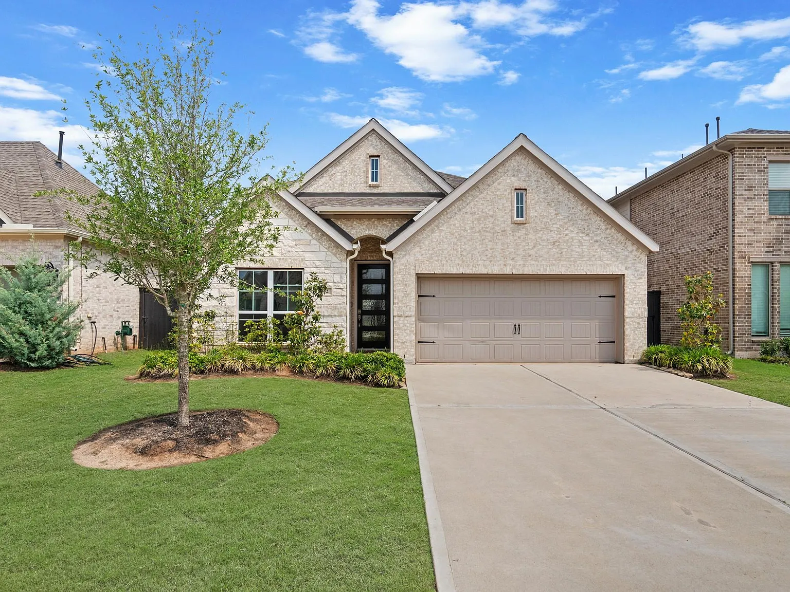 4 bed, 3.0 bath, 2412 sqft, $4,100 — Photo 1