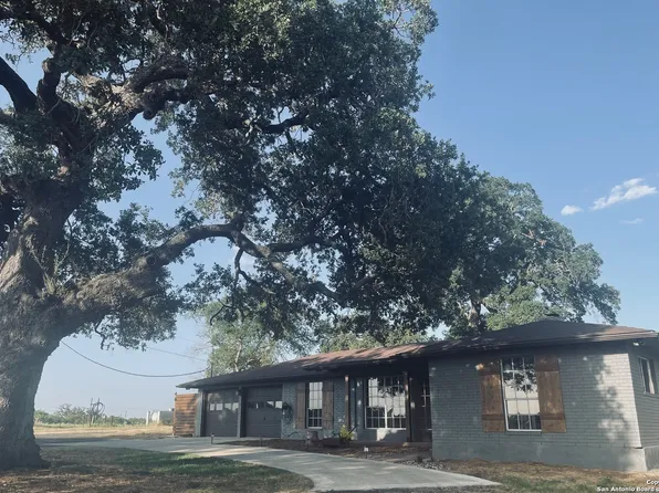 3010 Triple Tree, China Grove, TX 78263