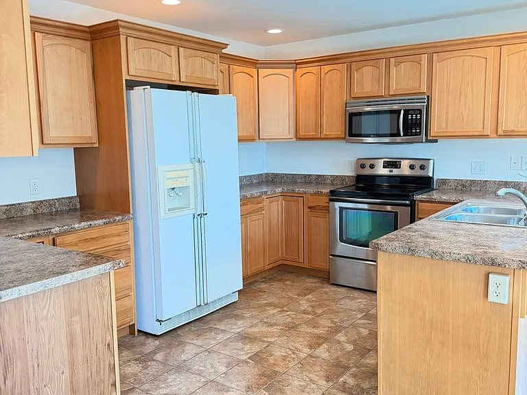 646 Cortney Way — Photo 7