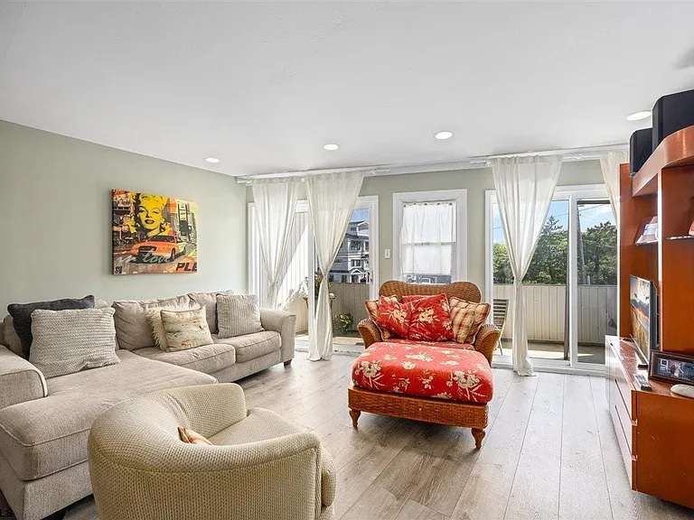 2707 Ventnor Ave #B — Photo 5