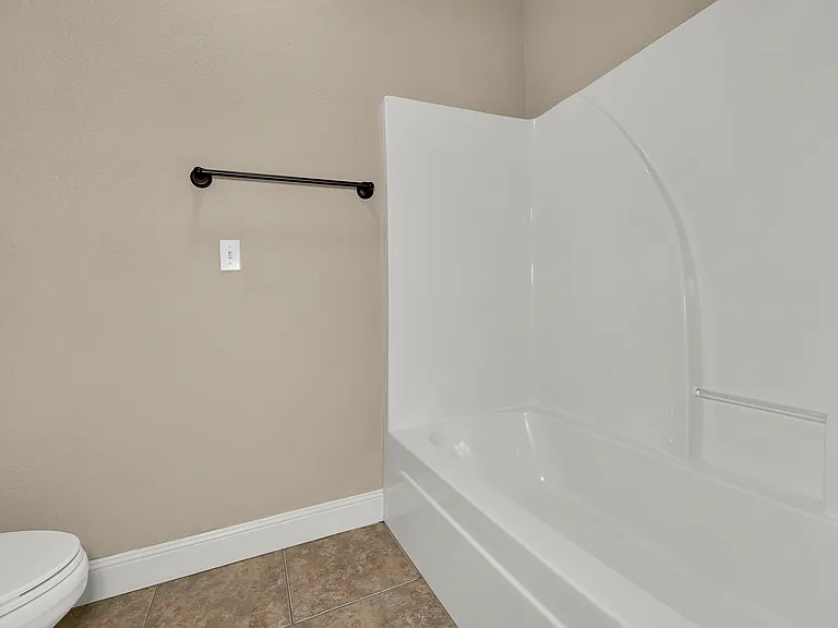 605 NW 17th Ct — Photo 7
