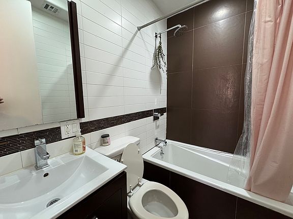 4th image of 278 S 2nd St #21