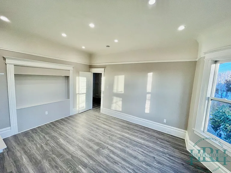 2554-2558 Bryant St — Photo 14
