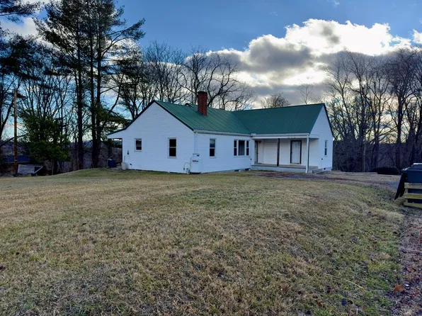 25 Ginger Ln, Hillsville, VA 24343