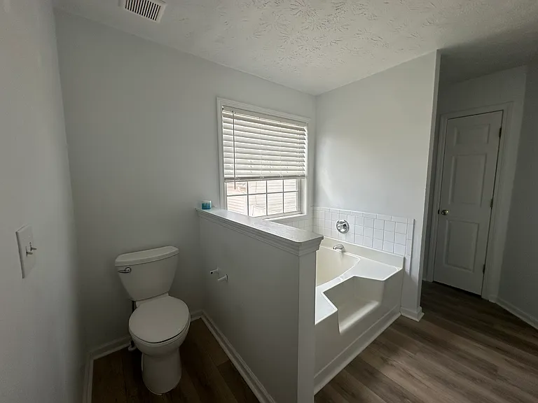 976 Sham Pointe Dr — Photo 11