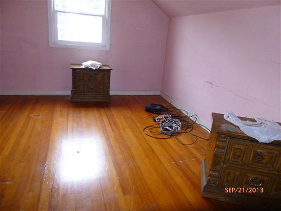 4th image of 2624 Cherry St