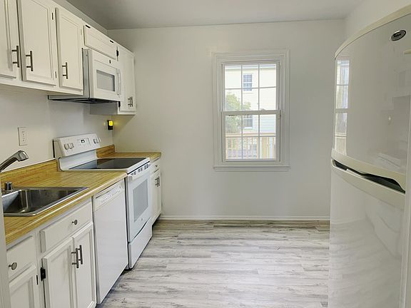 4th image of 206 Pender Pl