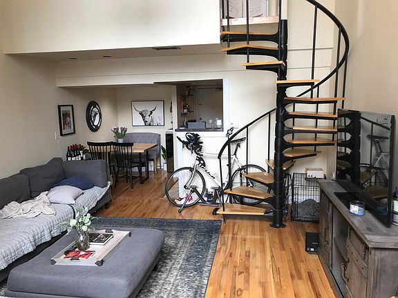 4th image of 1220 Lasalle St #5C