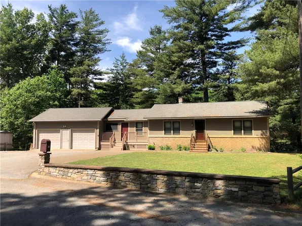 20 Richard St, Smithfield, RI 02917