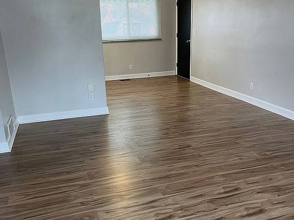 4th image of 260 Cambridge Dr