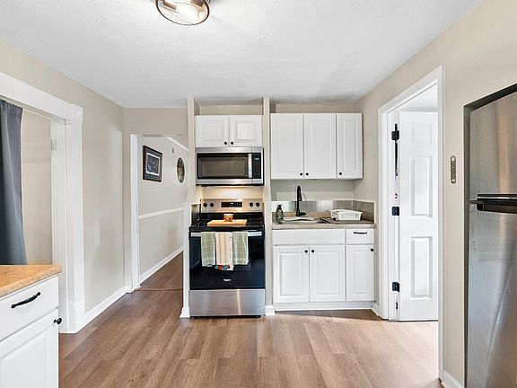 3rd image of 130 Campbell St