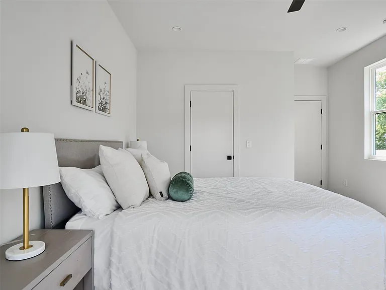 412 Hackberry Ln #1 — Photo 16