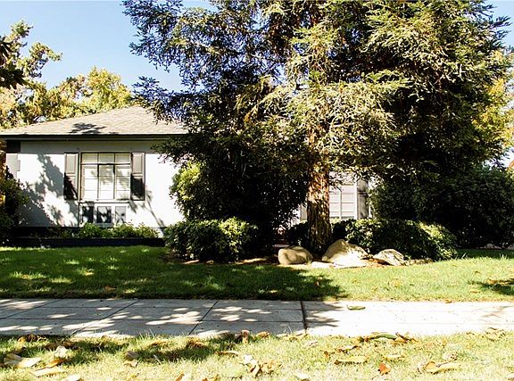 3rd image of 215 E Michigan Ave