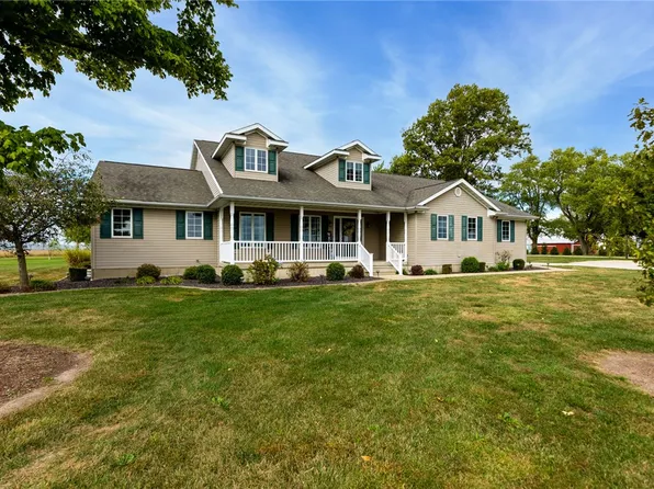 1933 N 200th St, Saint Elmo, IL 62458